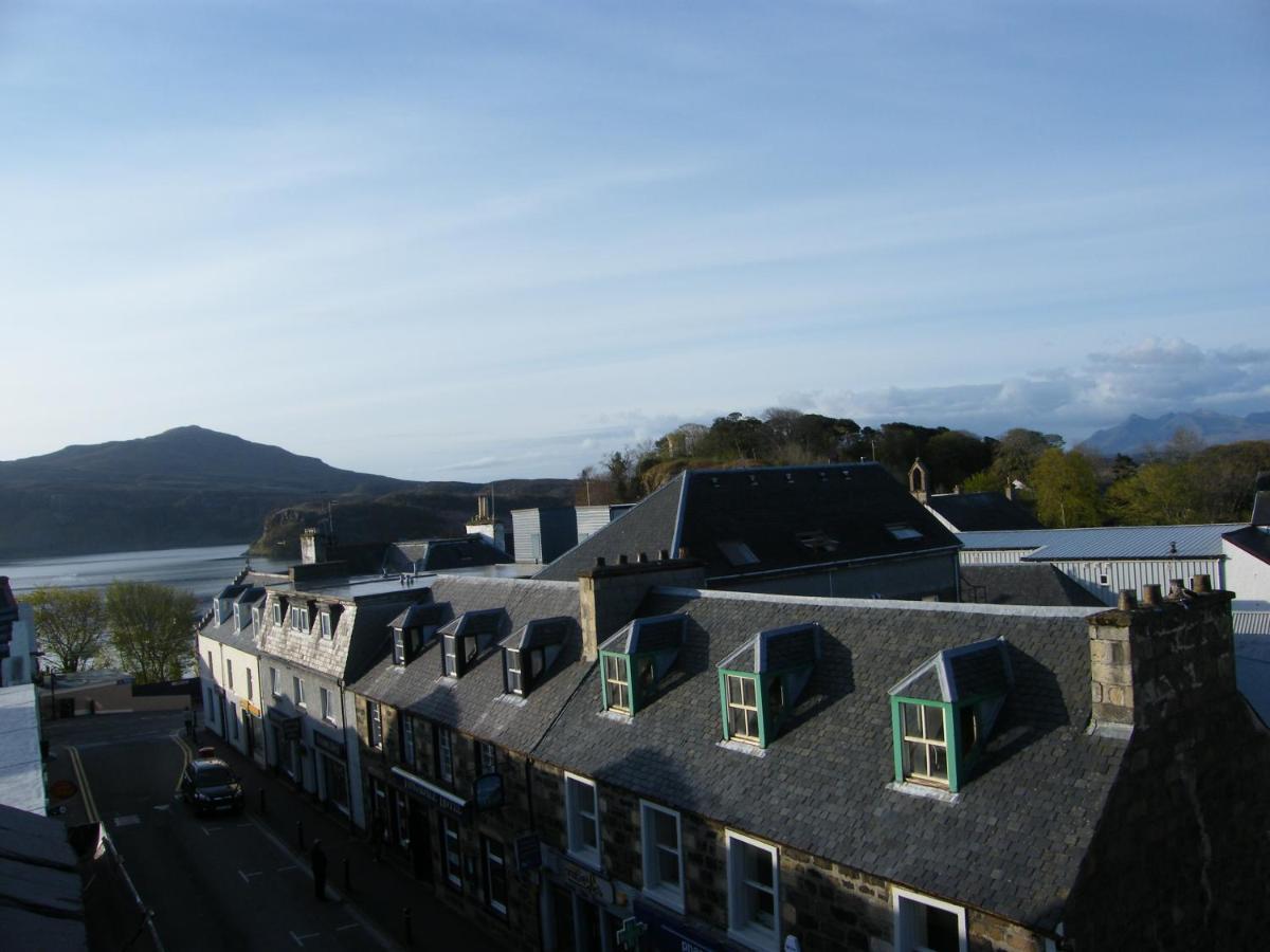 The Caledonian Hotel Portree Exterior foto